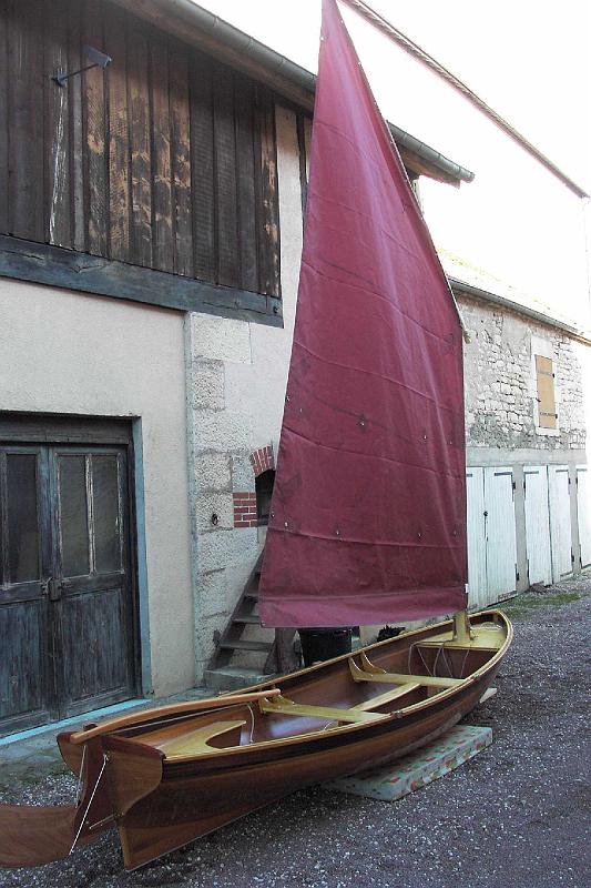 PICT2470.JPG - Montage de la voile avec latte au dessus de la bordure